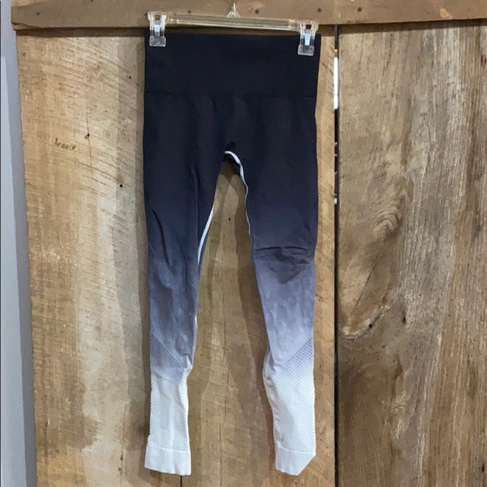 Mono B Hombre leggings size small like new
